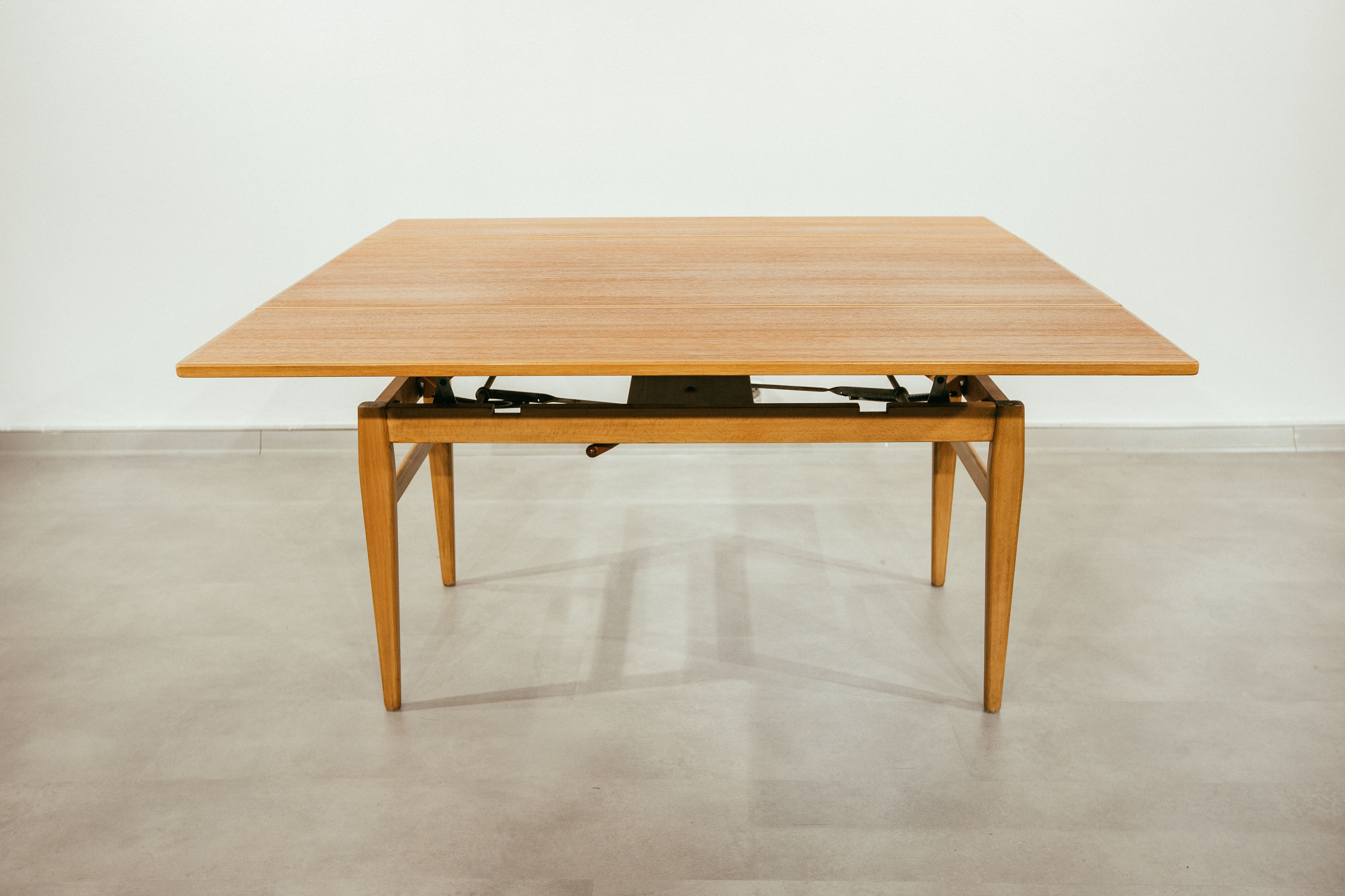  Emmaboda Möbelfabrik, 1950s. Orta sehpa / Yemek masası teak ağacı 